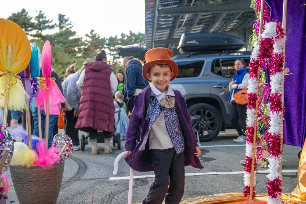 Four-year-old Arlando Dossantos III pulls out his sweetest dance moves as Willy Wonka. Photos by Bobby Grady none
