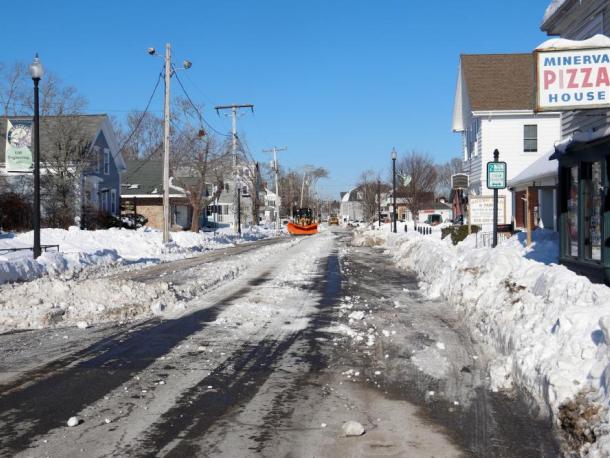 Snow removal on Main Street began in the early morning Thursday, Jan. 29. Photo by Bobby Grady