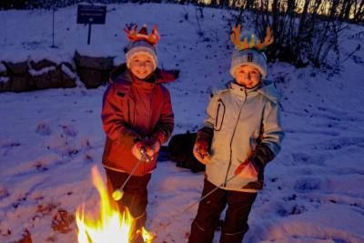 Melanie and Amber Falardeau.